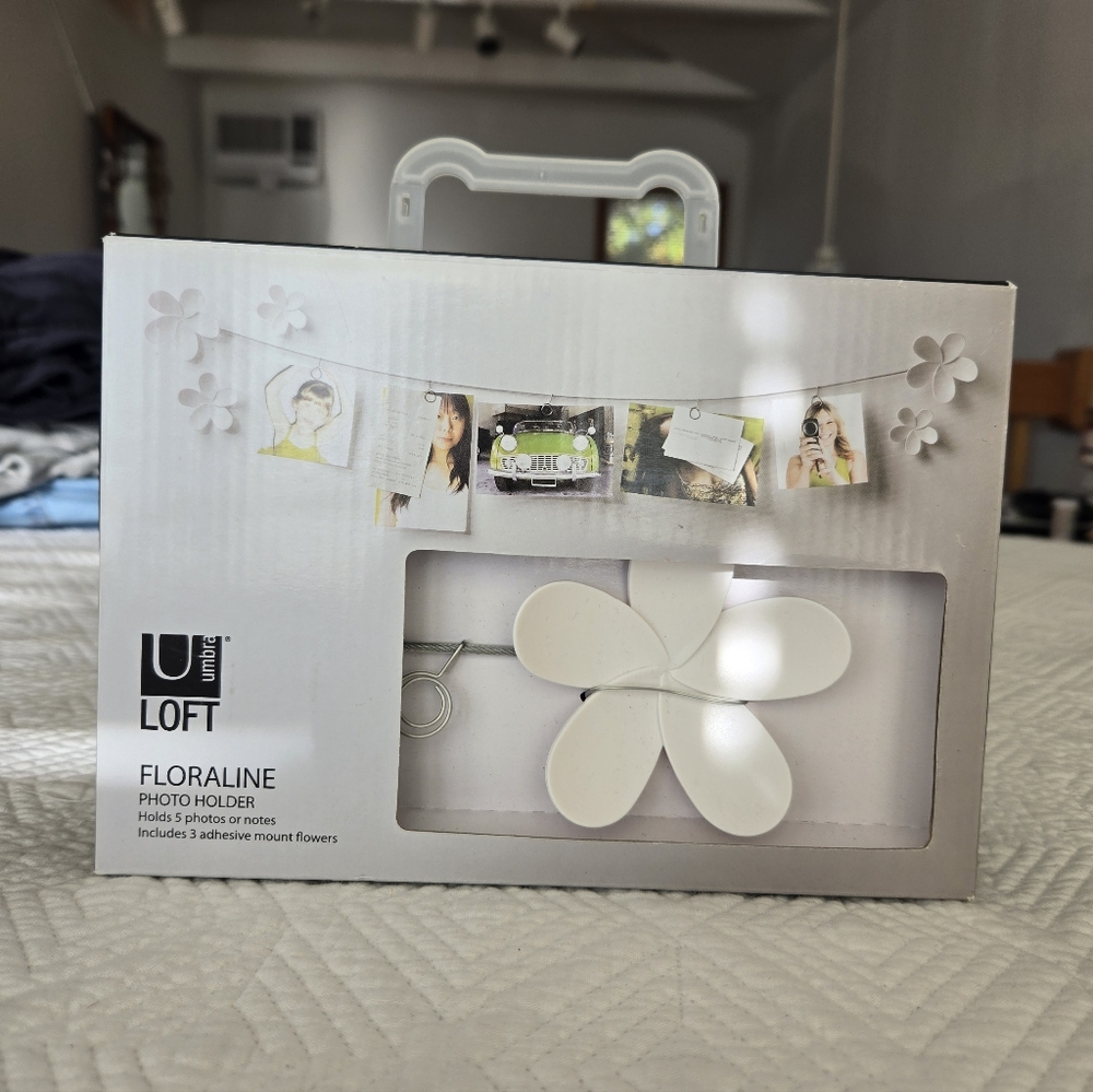 Umbra Loft Floraline White Photo Display